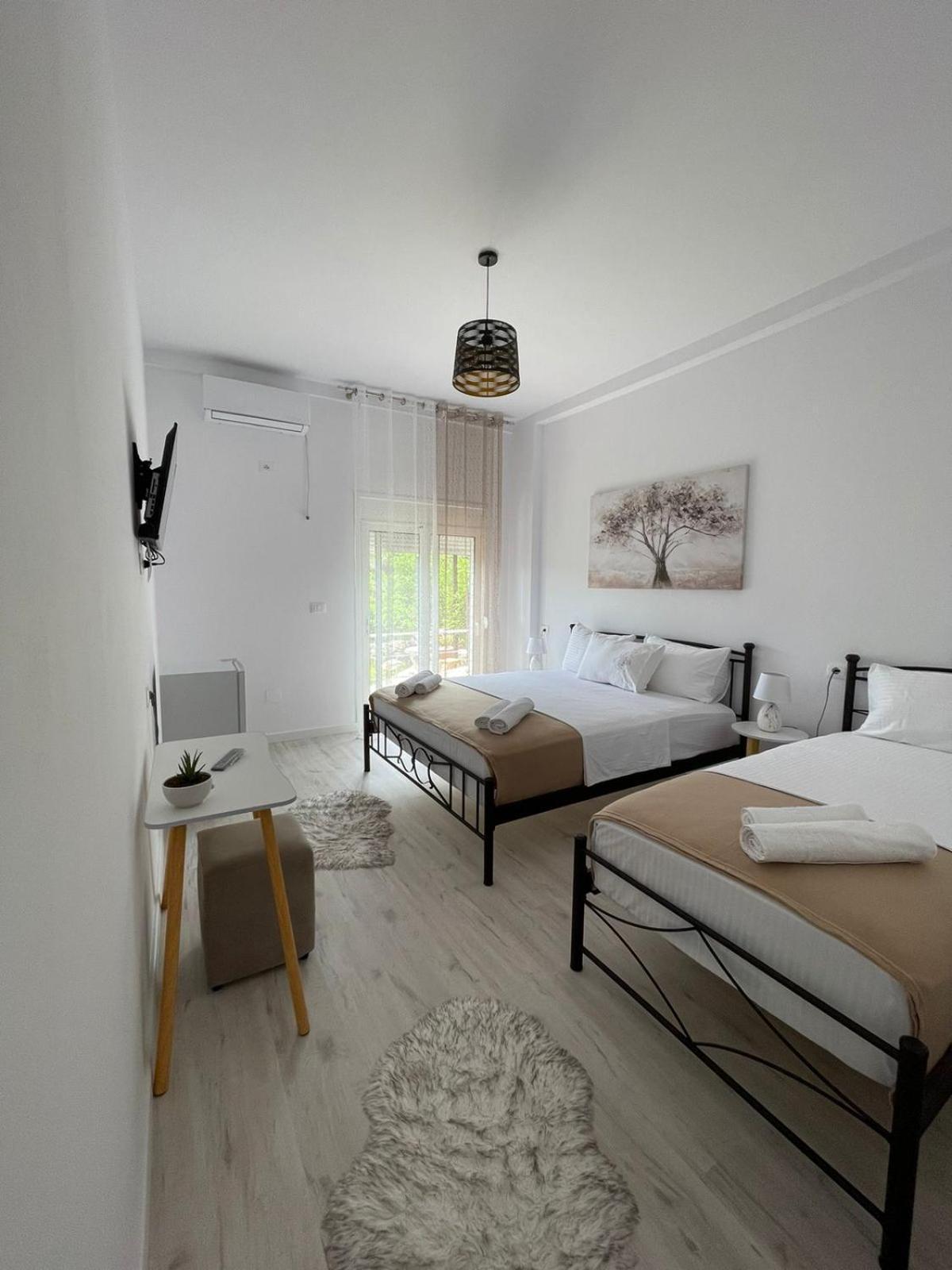Ilvi Guesthouse Gjirokaster Luaran gambar