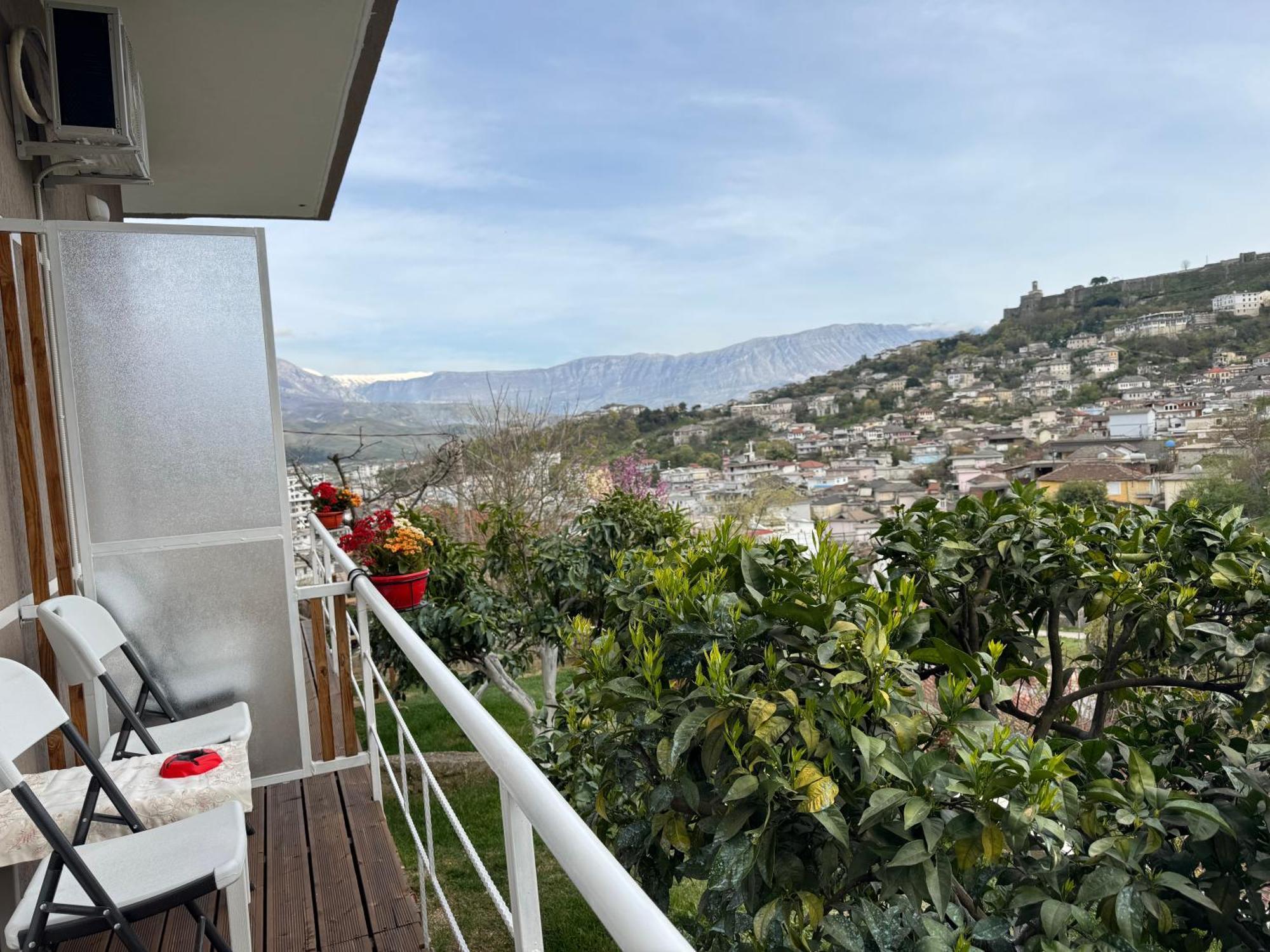 Ilvi Guesthouse Gjirokaster Luaran gambar