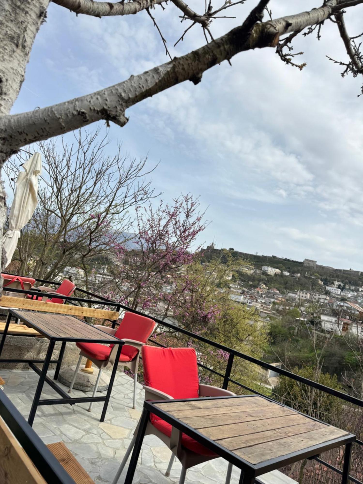 Ilvi Guesthouse Gjirokaster Luaran gambar