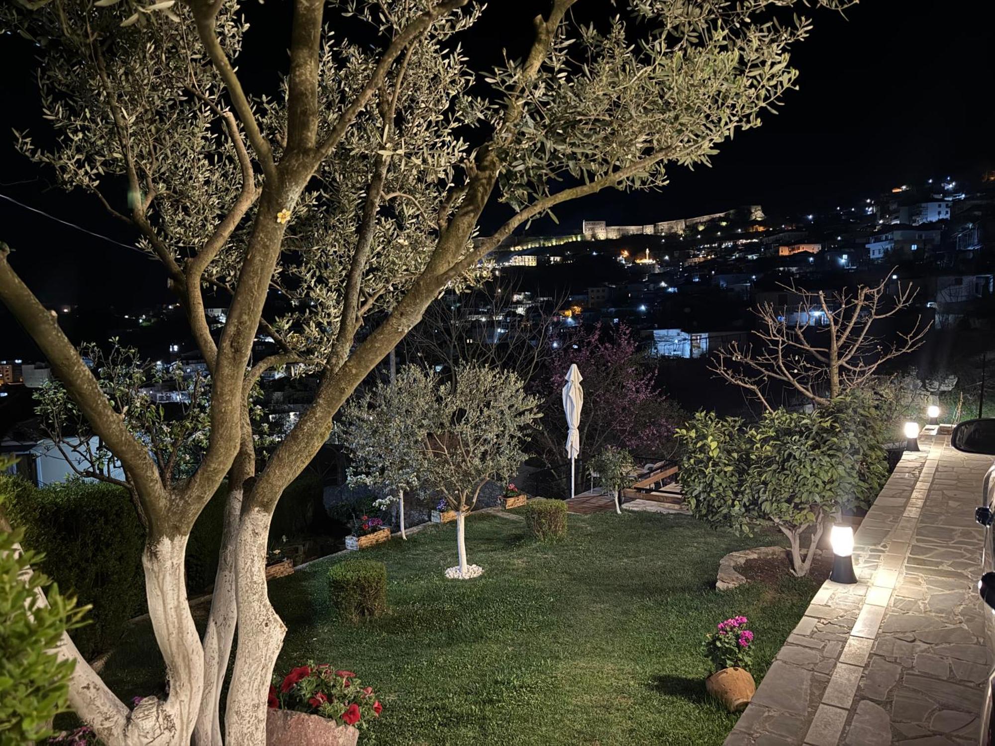Ilvi Guesthouse Gjirokaster Luaran gambar